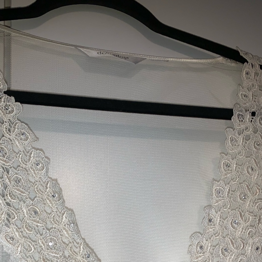 Delicates Sheer Cream Robe - Picture 2 of 5